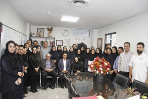 تجلیل رئیس و مسئولان بیمارستان کودکان بهرامی از دکتر ابوالفضل علیاری به مناسبت روز مدیر