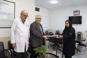 تجلیل از مدیر پرستاری بیمارستان کودکان بهرامی همزمان با هفته پرستار